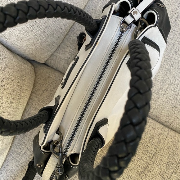 GUESS crossbody bag - Picture 5 of 7